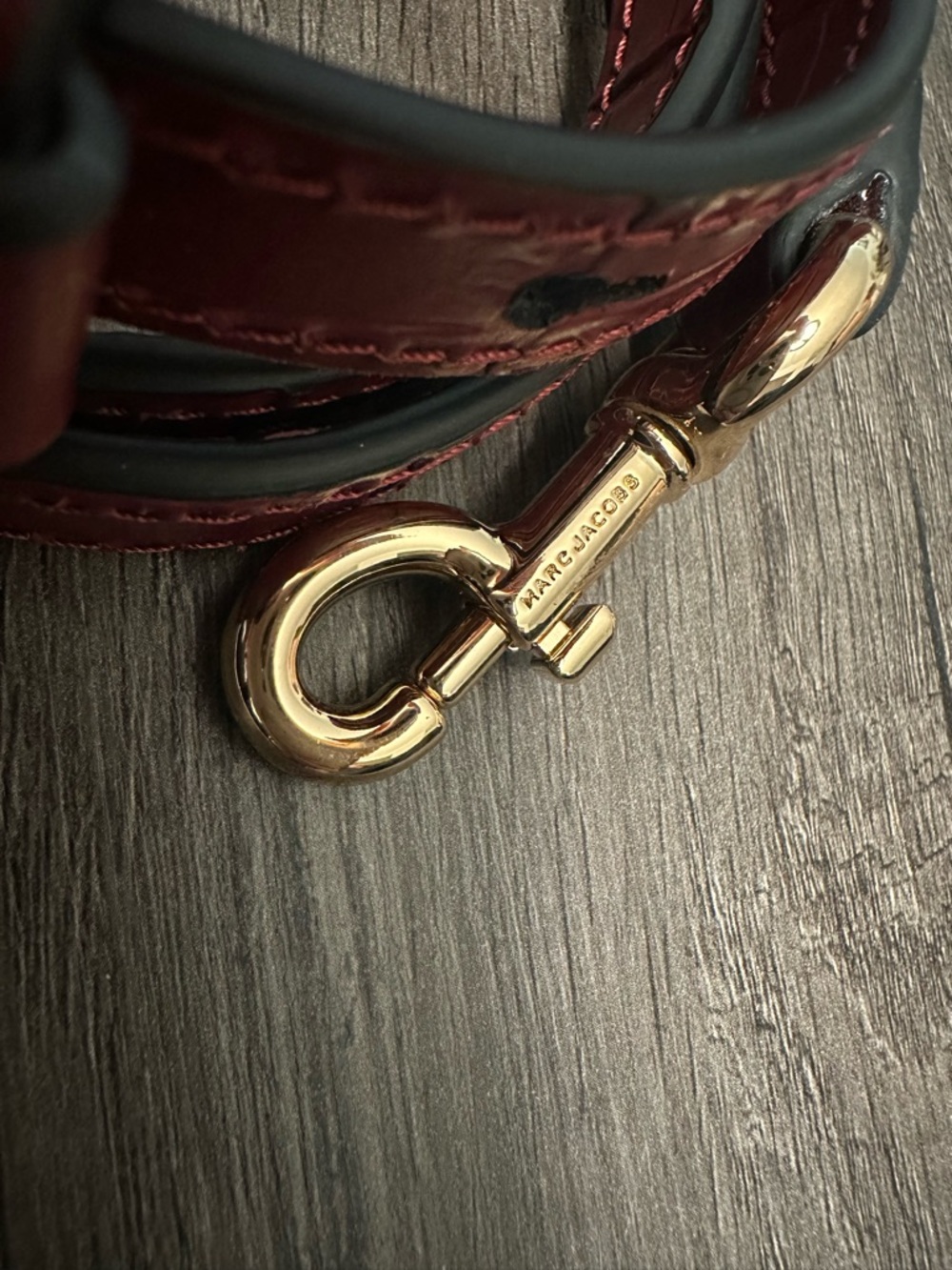Red Croc-Embossed Chain Handle Shoulder Bag - Picture 8 of 8
